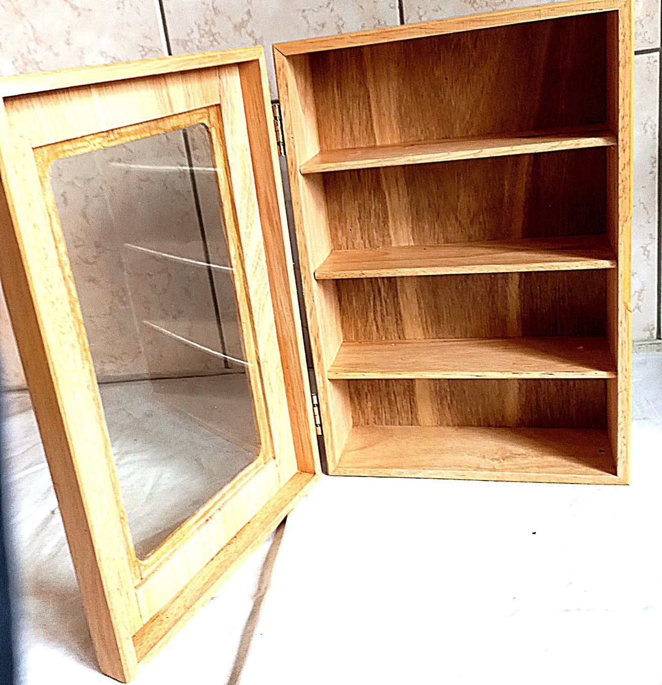 Vitrinen: Vitrine / Schaukasten mit 3 Tablaren – Gebraucht aus Baar von 2cvbaar 1