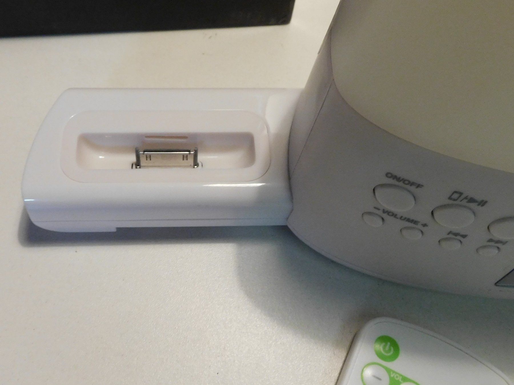 Wecker: Radiowecker mit iPod/iPhone - Docking Station u Led Lampe – Gebraucht aus Sursee von 76 1