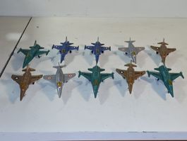 Sammlung von 10 Miniatur Kampfflugzeug. (nov490)