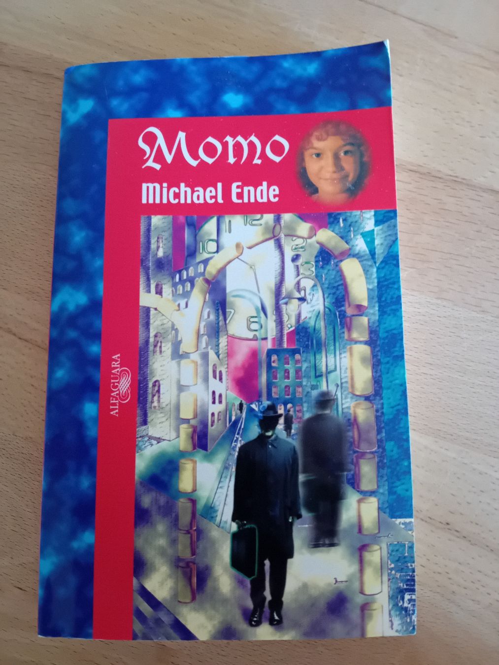 Libri: *Buch-Momo von Michael Ende- auf Spanisch* – Usato da Hinterkappelen venduto da klebaluka08
