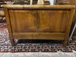 Biedermeier Bettrahmen aus Nussbaumholz