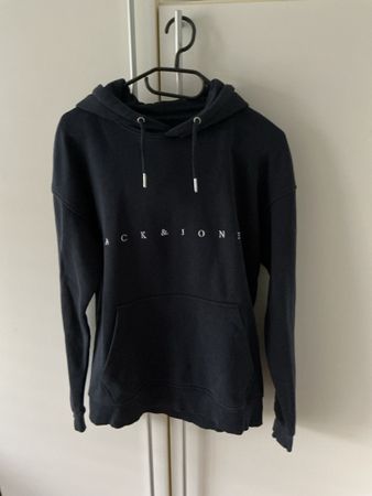 Kapuzenpullover Jack & Jones dunkelblau Grösse M getragen