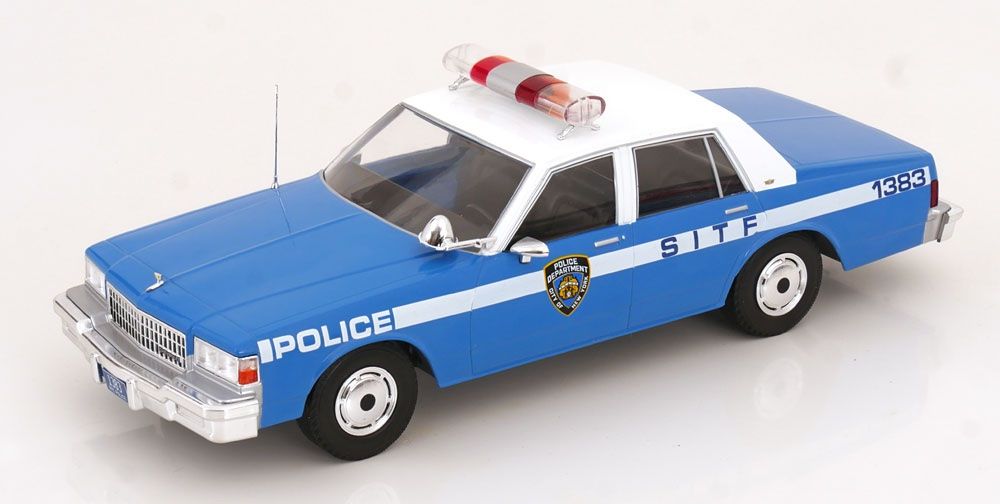Chevrolet Modellini d'auto: CHEVROLET CAPRICE NYPD  HELLBLAU 1:18 MCG 1:18 – Nuovo e nell'imballaggio originale da Suhr venduto da Moebelsiralfred