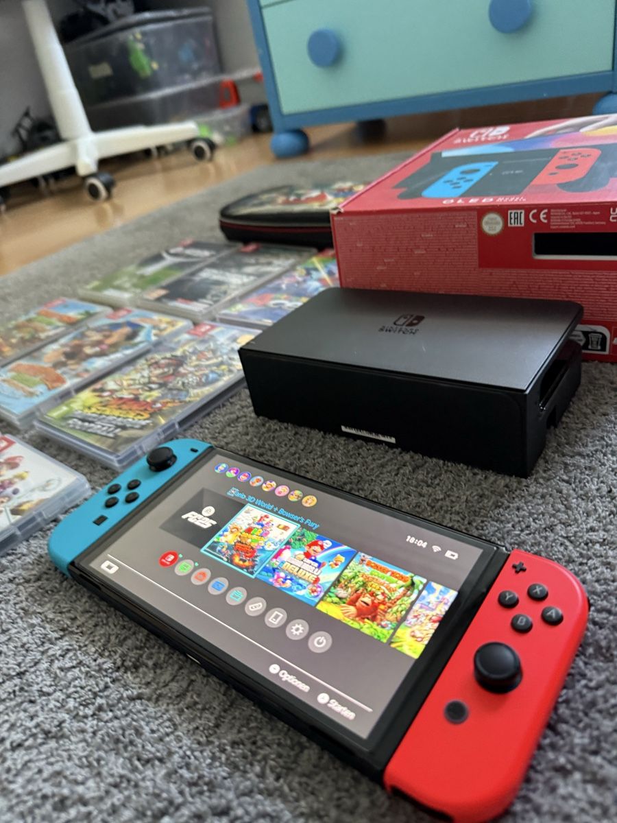Nintendo Konsolen: Nintendo Switch Oled + Spiele – Gebraucht aus Rüfenacht BE von Legionar 1
