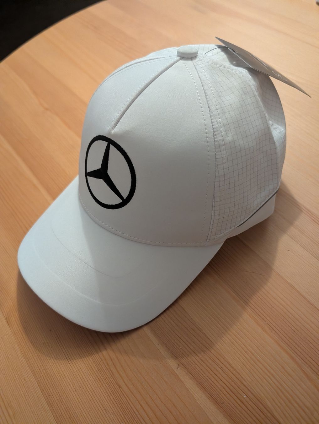 Mercedes-Benz Copricapi, berretti & cappellini: Cap Mercedes AMG Petronas Formula 1 – Nuovo e nell'imballaggio originale da Zürich venduto da CG_8