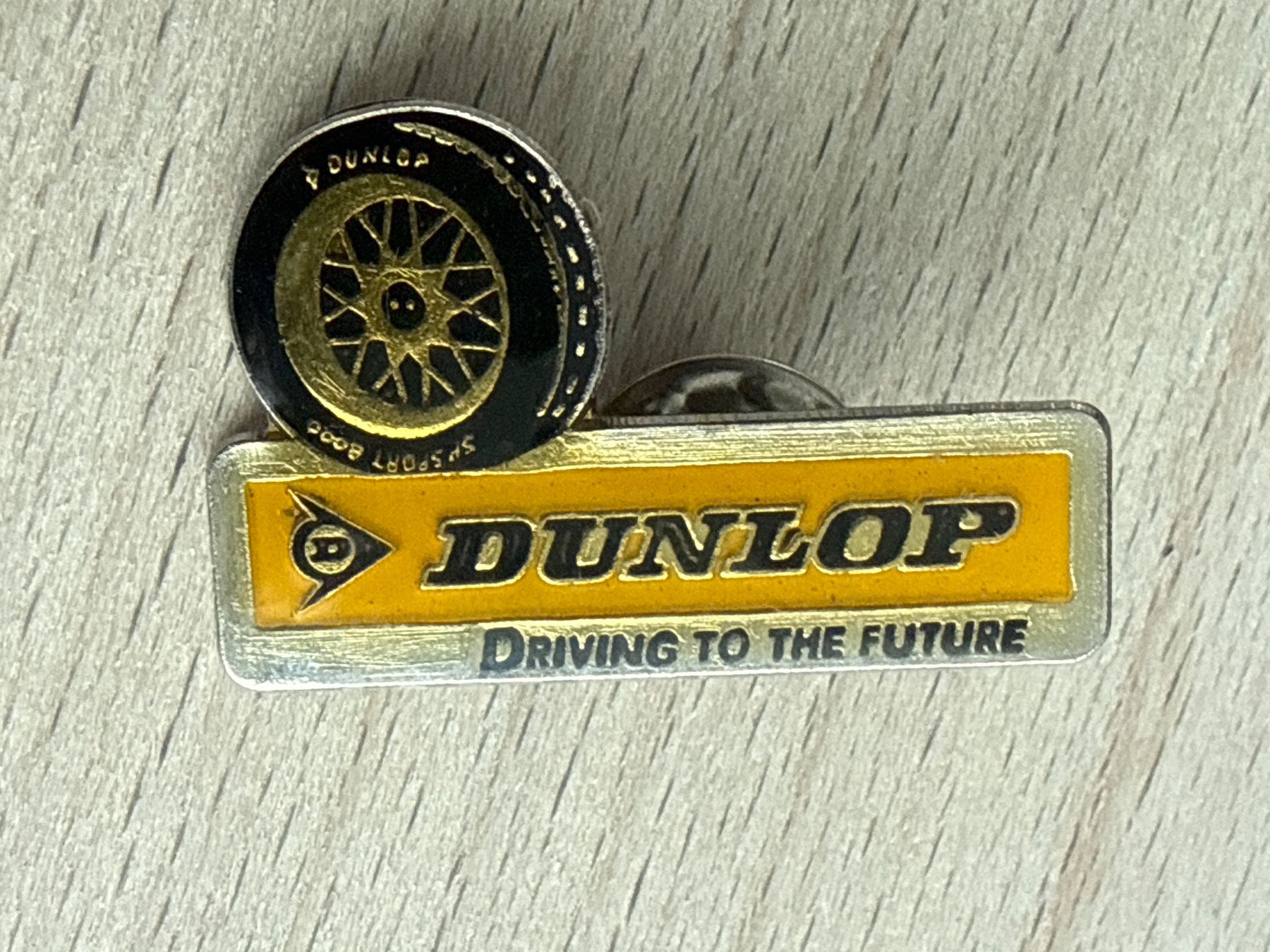 Placchette & Badge: Pin Dunlop – Usato da Glattbrugg venduto da Schweigmatt