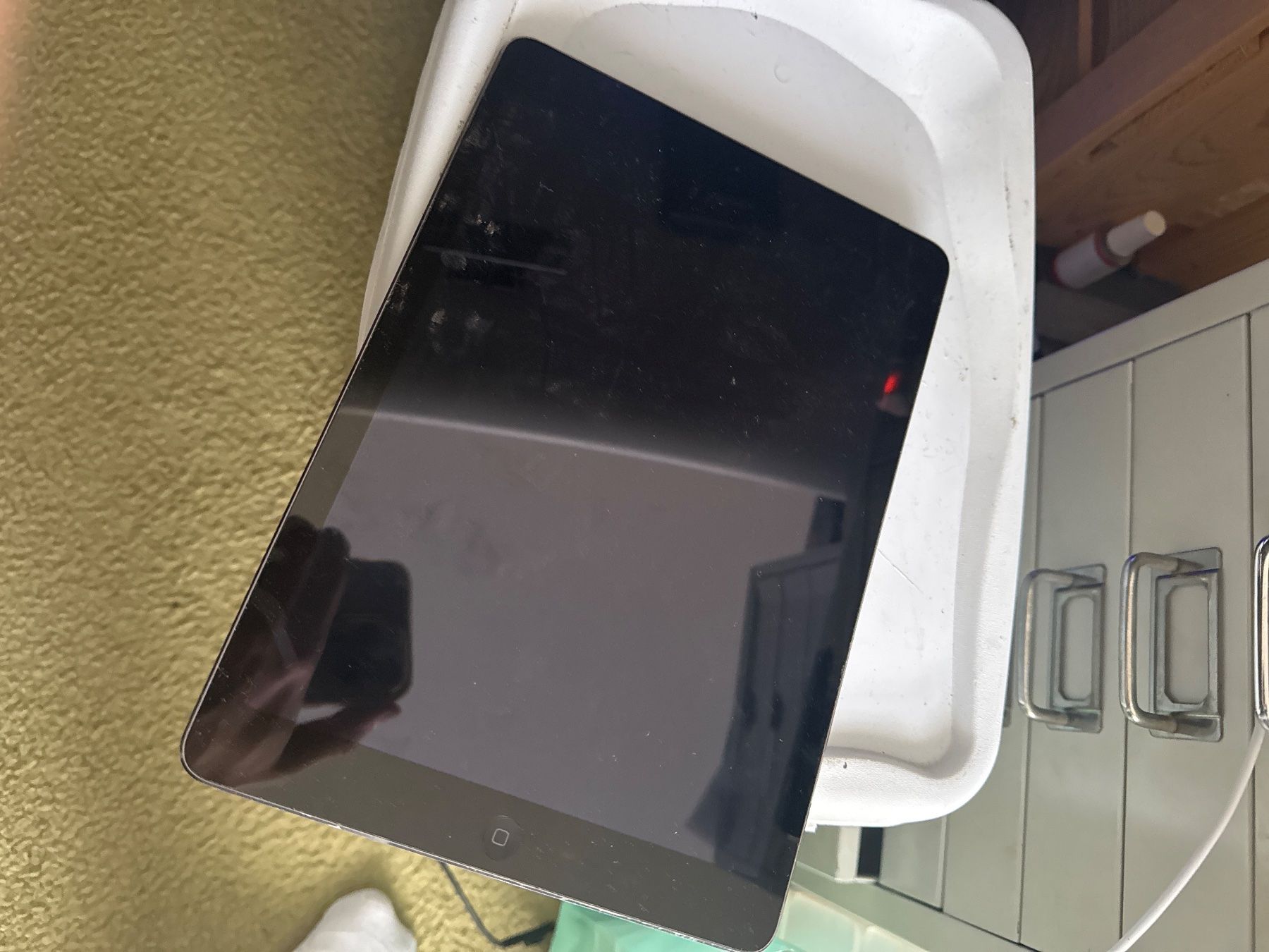 Apple Tablet PC: Ipad Air - A1475 - icloude - Display gut!!! – Difettoso da Olten venduto da HoYa01