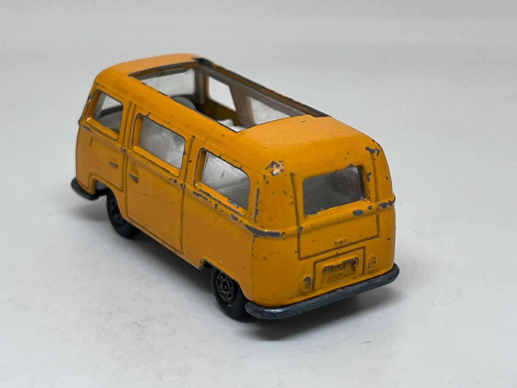 Matchbox Modellini d'auto: Matchbox Volkswagen Camper #699 – Usato da Wildegg venduto da LaaBoutique 2