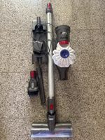 Dyson V7 Cord-Free Staubsauger mit Zubehör gebraucht