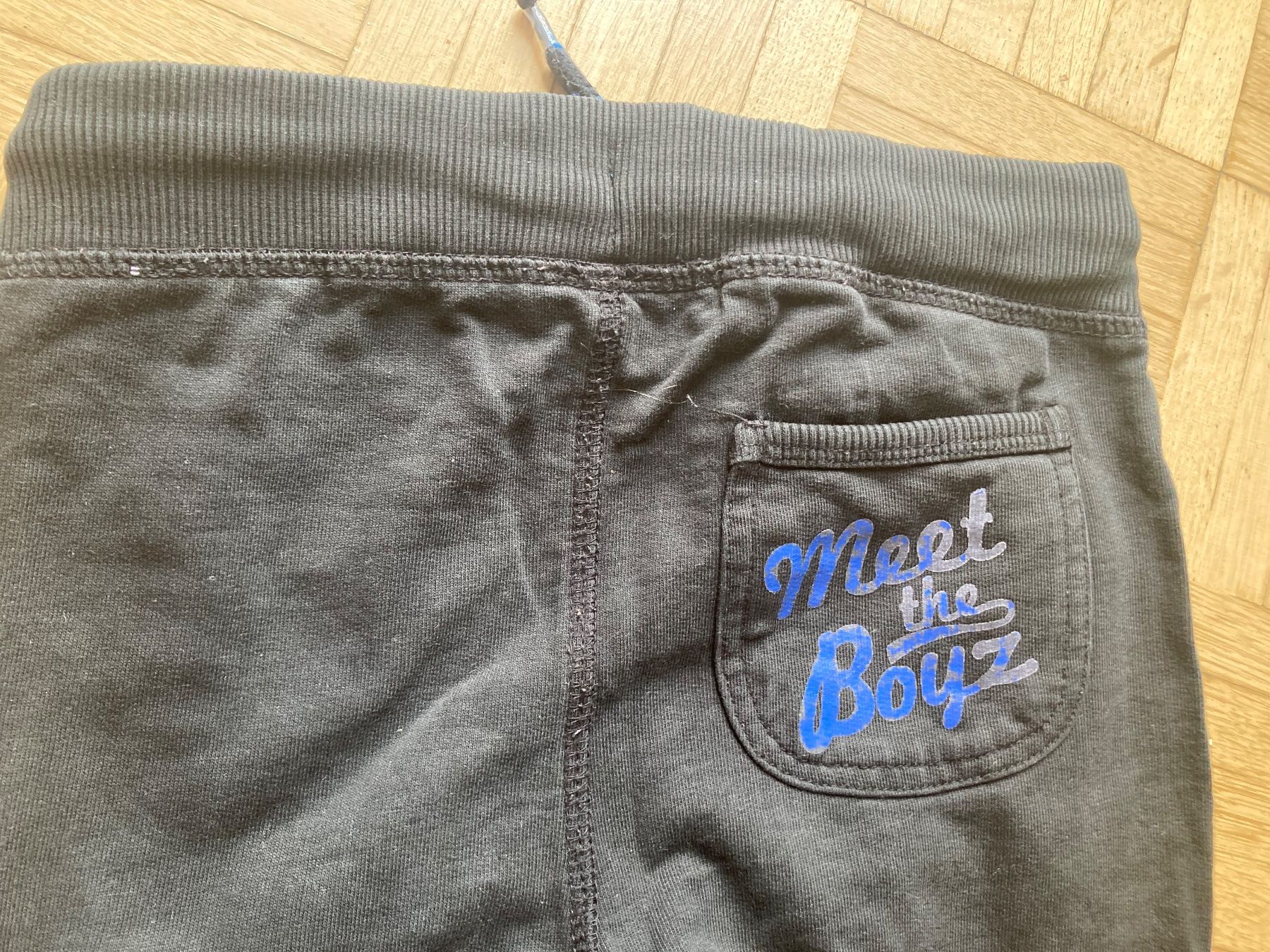 Pantalons: Jogginghose schwarz Grösse 128 – D'occasion à Zürich par strampli1216 2