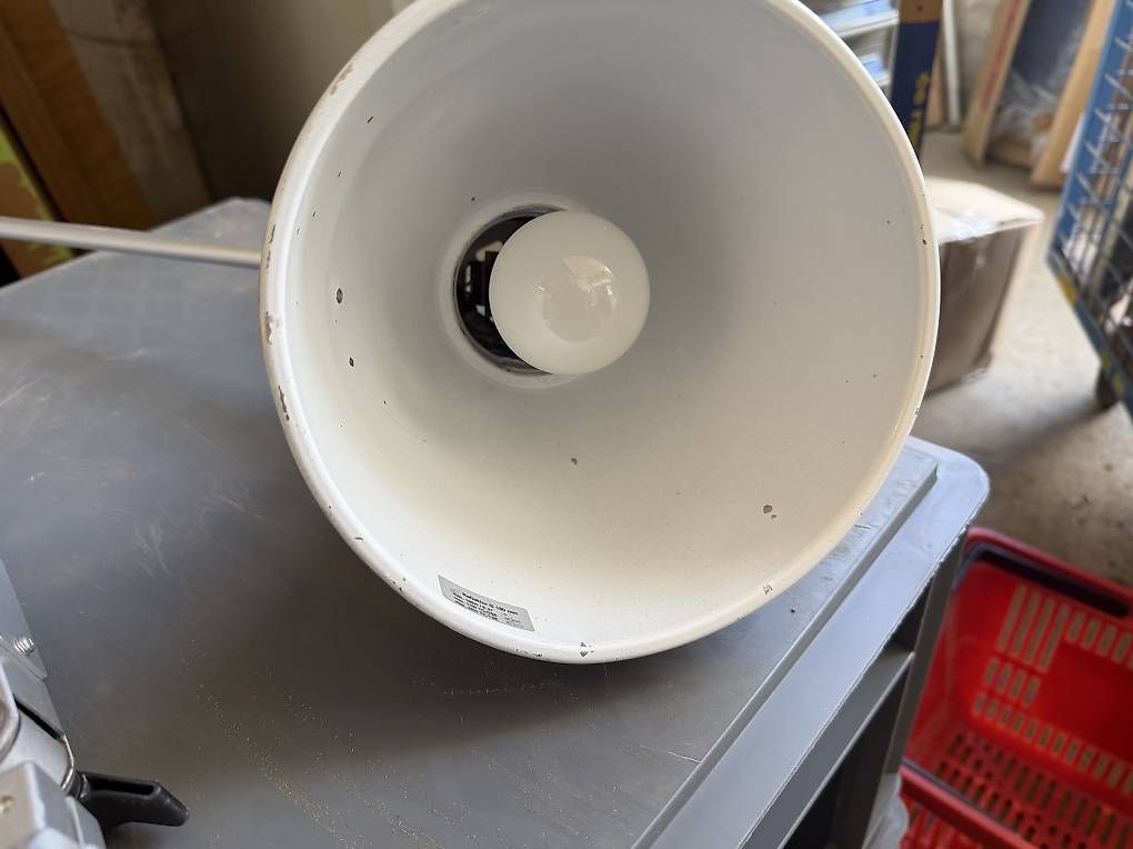Lampade: robuste Industrieleuchte bzw. Gelenkleuchte – Usato da Necker venduto da liq24 4