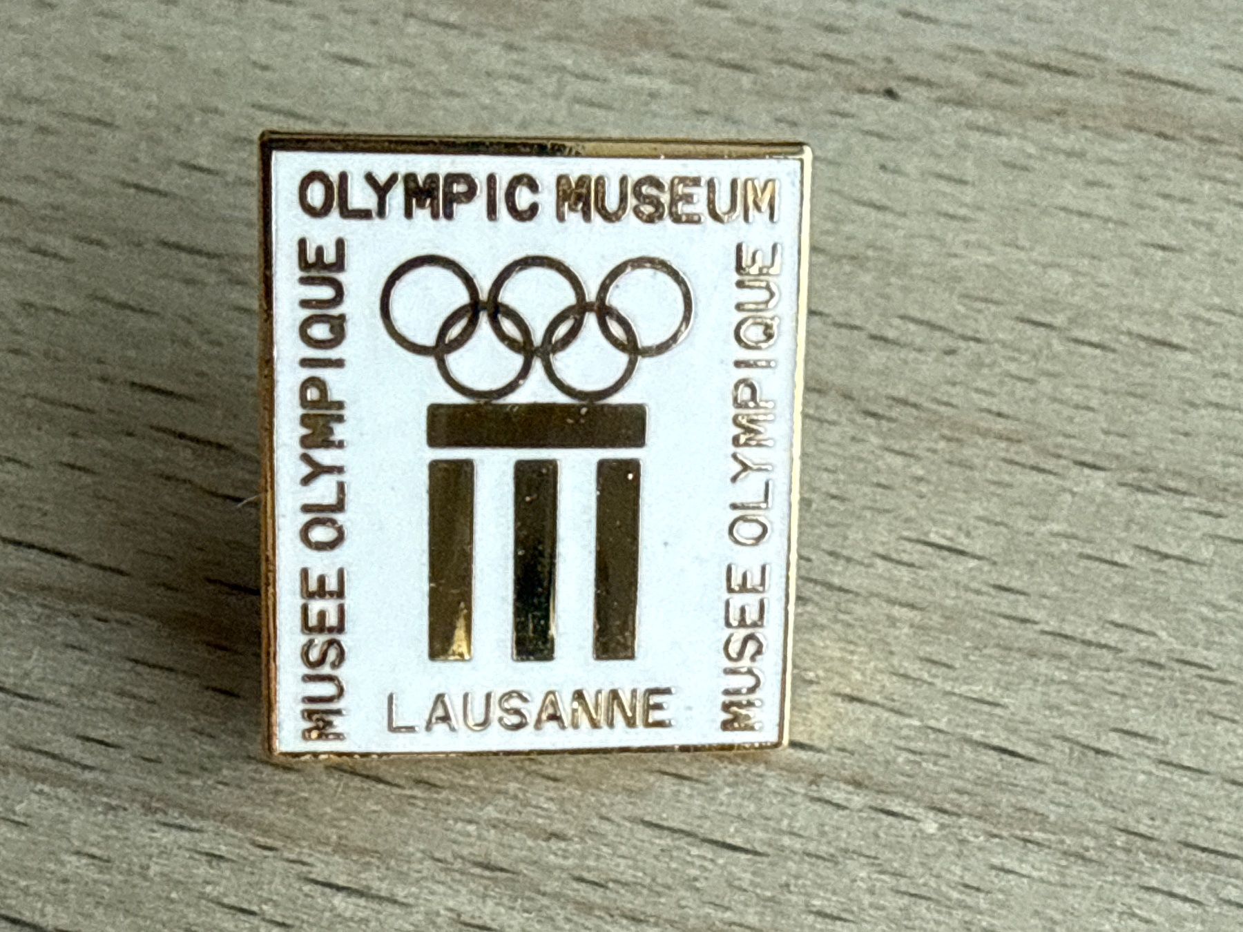Plaquettes & Badges: Pin Olympic Museum Lausanne – D'occasion à Glattbrugg par Schweigmatt