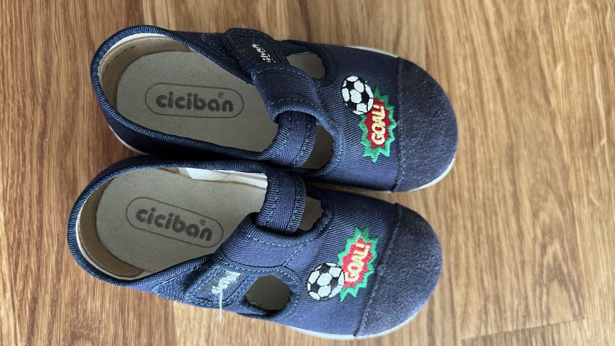 Scarpe per ragazzi: Kinder Hausschuhe Ciciban Grösse 23  – Usato da Müllheim Dorf venduto da zuzmicko 1