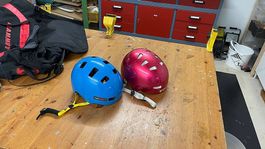 Blauer Helm von Uvex / Rega für Kinder