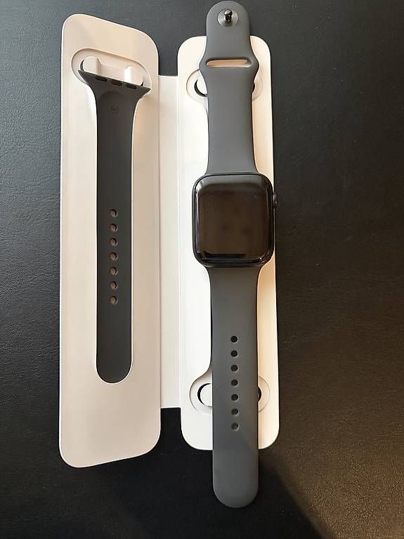 Smartwatch: Apple Watch serie 6 Titane  – D'occasion à Renens VD par alj_7jvk