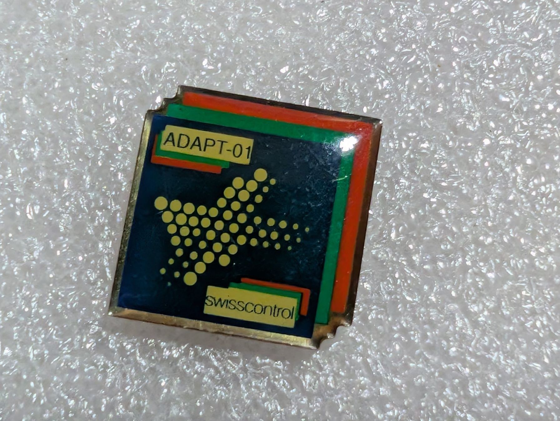 Plaketten & Abzeichen: Ansteckpin 251: Swisscontrol – Gebraucht aus Oppligen von Pin-Fall-Shop