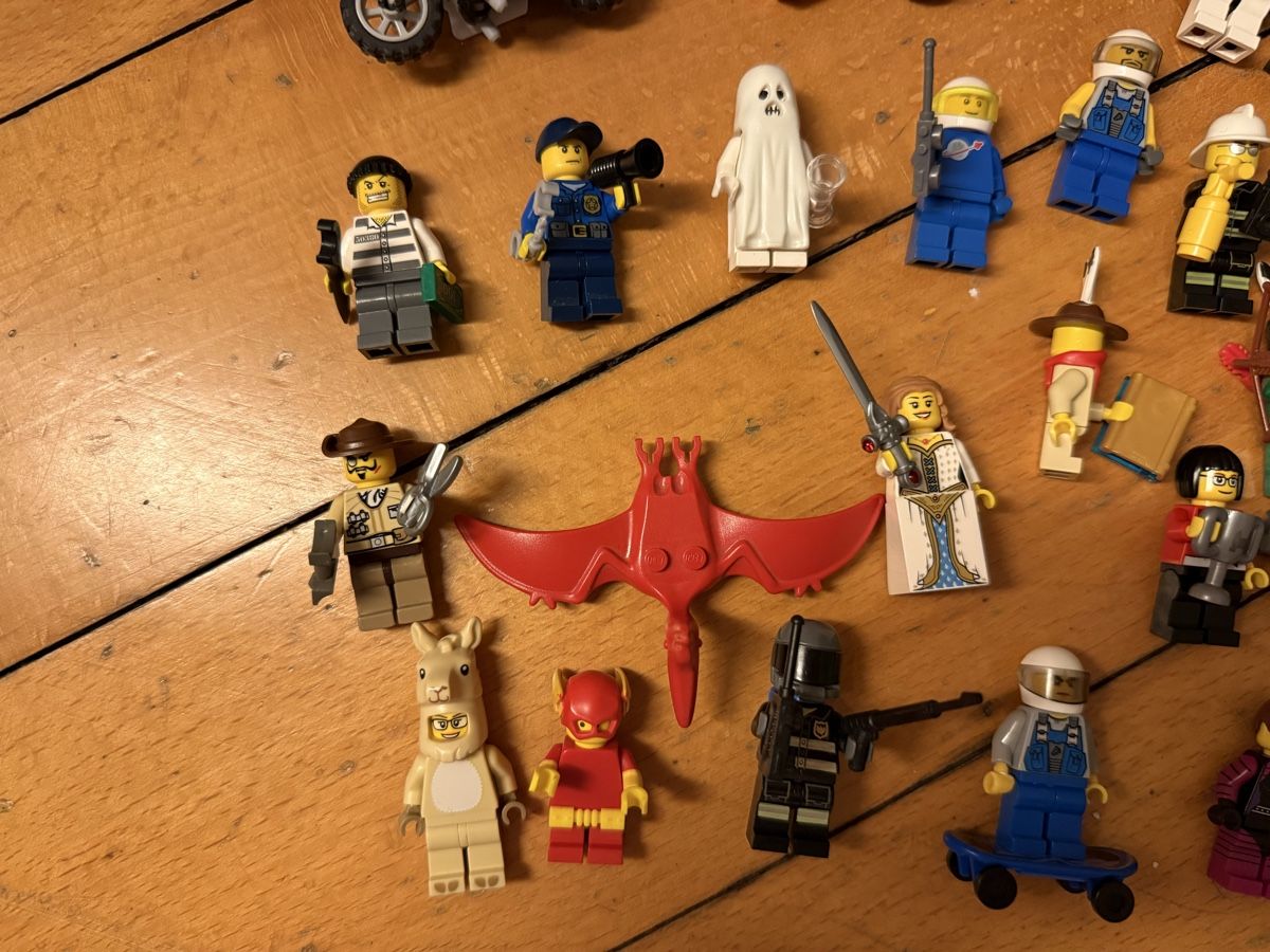 Lego Giocattoli: 22 Lego Figuren – Usato da Zürich venduto da zuerich16 2