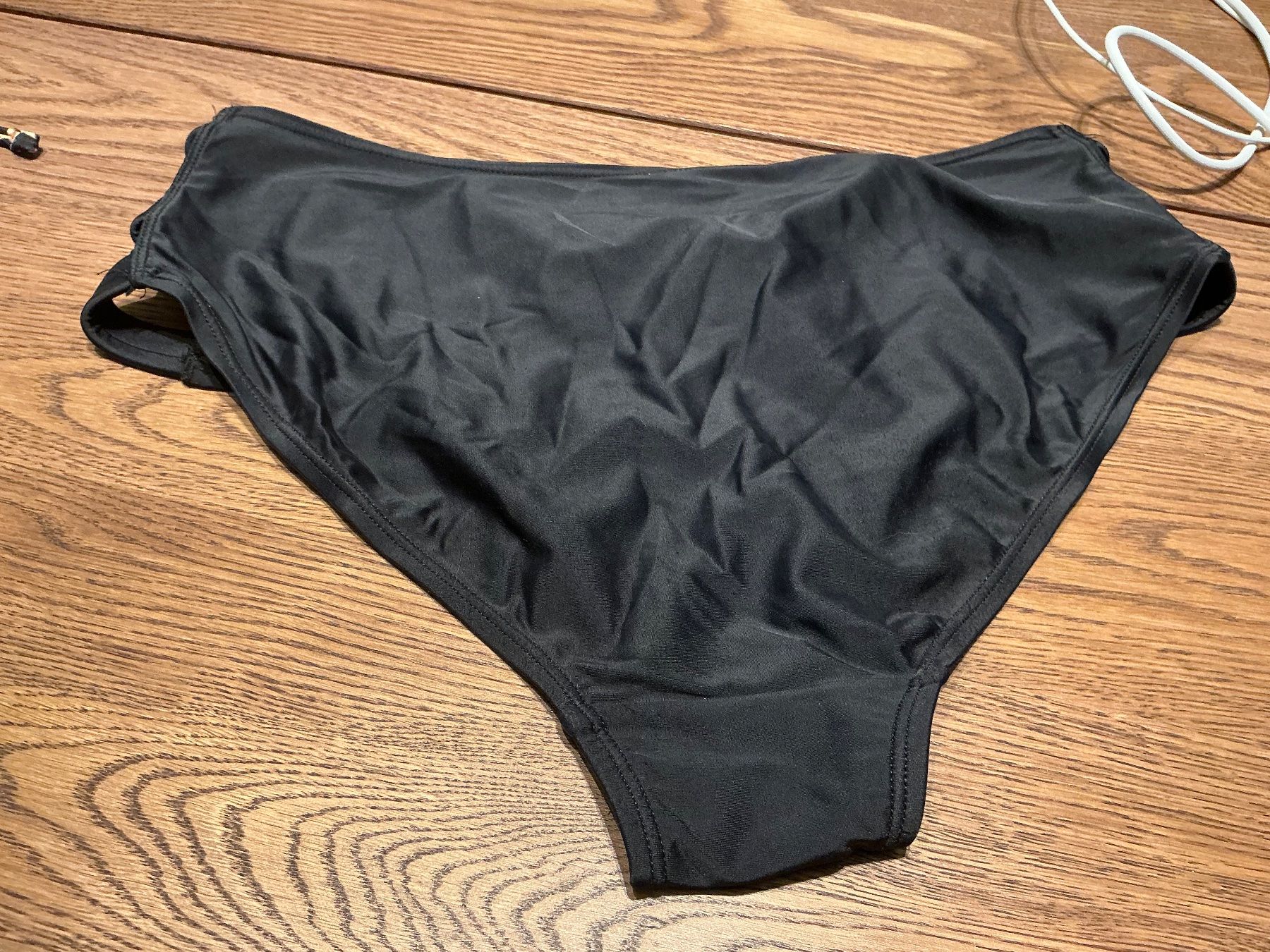 Badekleider & Bikinis: Schwarze Bikinihose Gr.40 Sommer Strand – Gebraucht aus Würenlos von Tina48 2