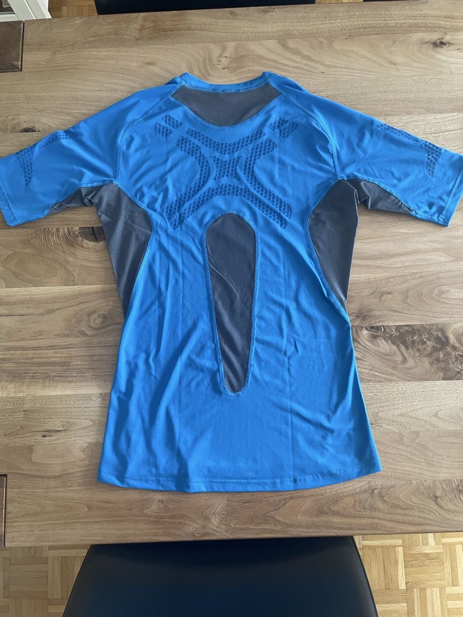 Adidas T-shirt: Adidas Techfit Kurzarmshirt Grösse M – Usato da Ostermundigen venduto da Master05 1