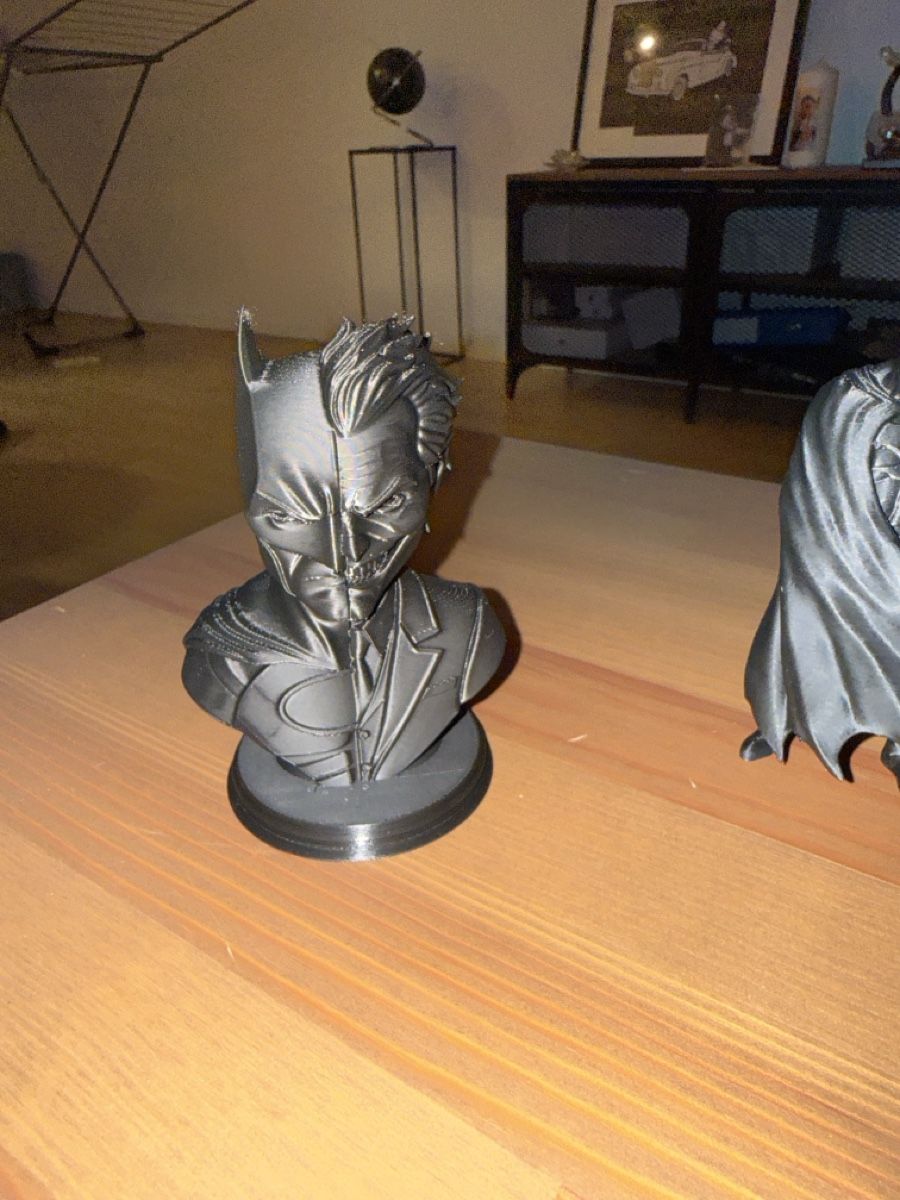 Statuette: 2 Batman und joker Figur schwarz – Nuovo (secondo la descrizione) da Grenchen venduto da Leonardo29 1