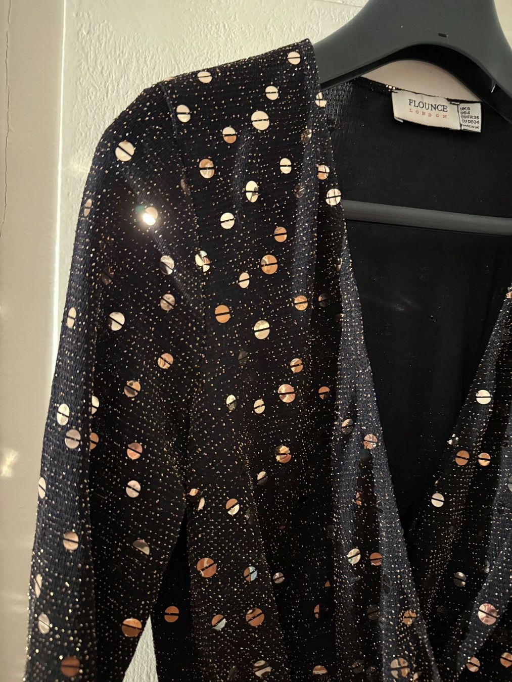 Vestiti: Neues, kurzes Pailletten Kleid – Nuovo (secondo la descrizione) da Luzern venduto da Sara_2 2