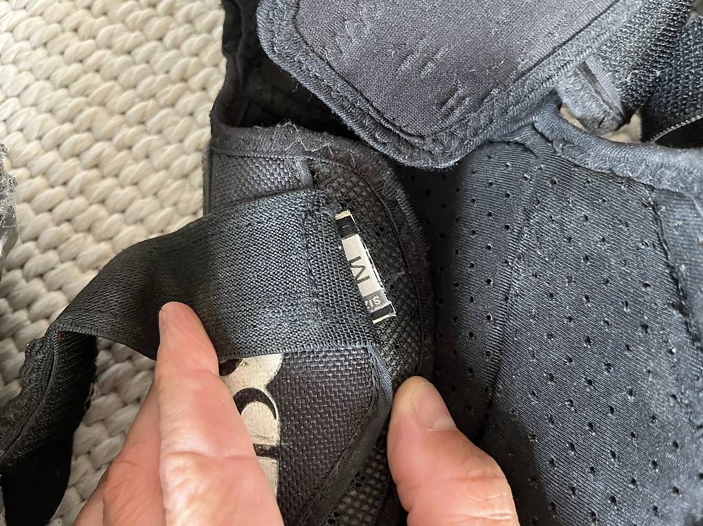IXS Protezioni & Imbottiture: IXS Knie- und Ellenbogenschoner Grösse M – Usato da Brugg AG venduto da Freeheeler02 2