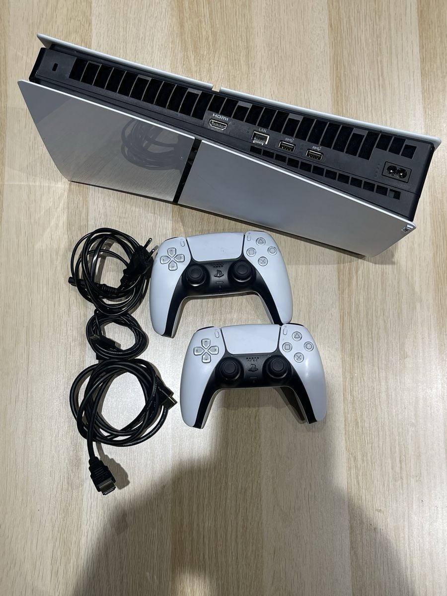 Sony Controller: SONY PLAYSTATION 5, AVEC 2 MANETTES, – Usato da Biel/Bienne venduto da ML31