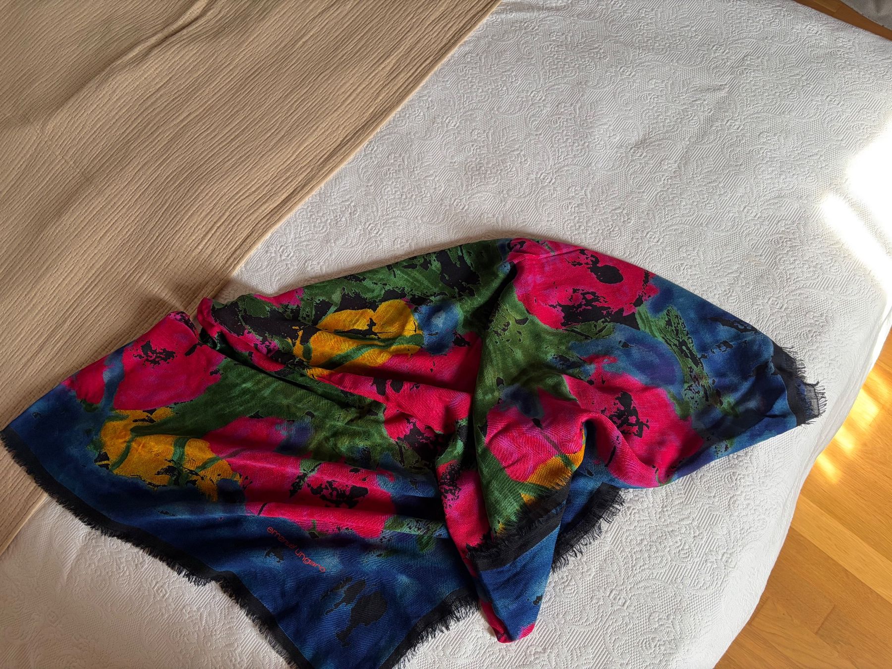 Foulard & Sciarpe: Emanuel Ungaro Big Shwal Wool & Silk – Usato da Luzern venduto da AM2nd 1
