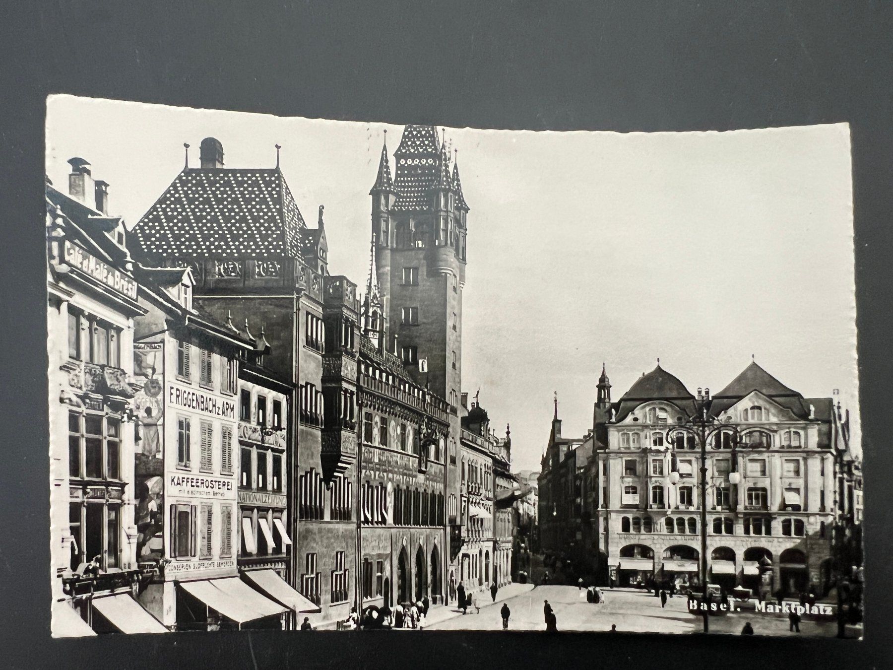 Cartoline postali: AK  1950 Basel Marktplatz   (G1385) – Usato da Hinwil venduto da Sidi4