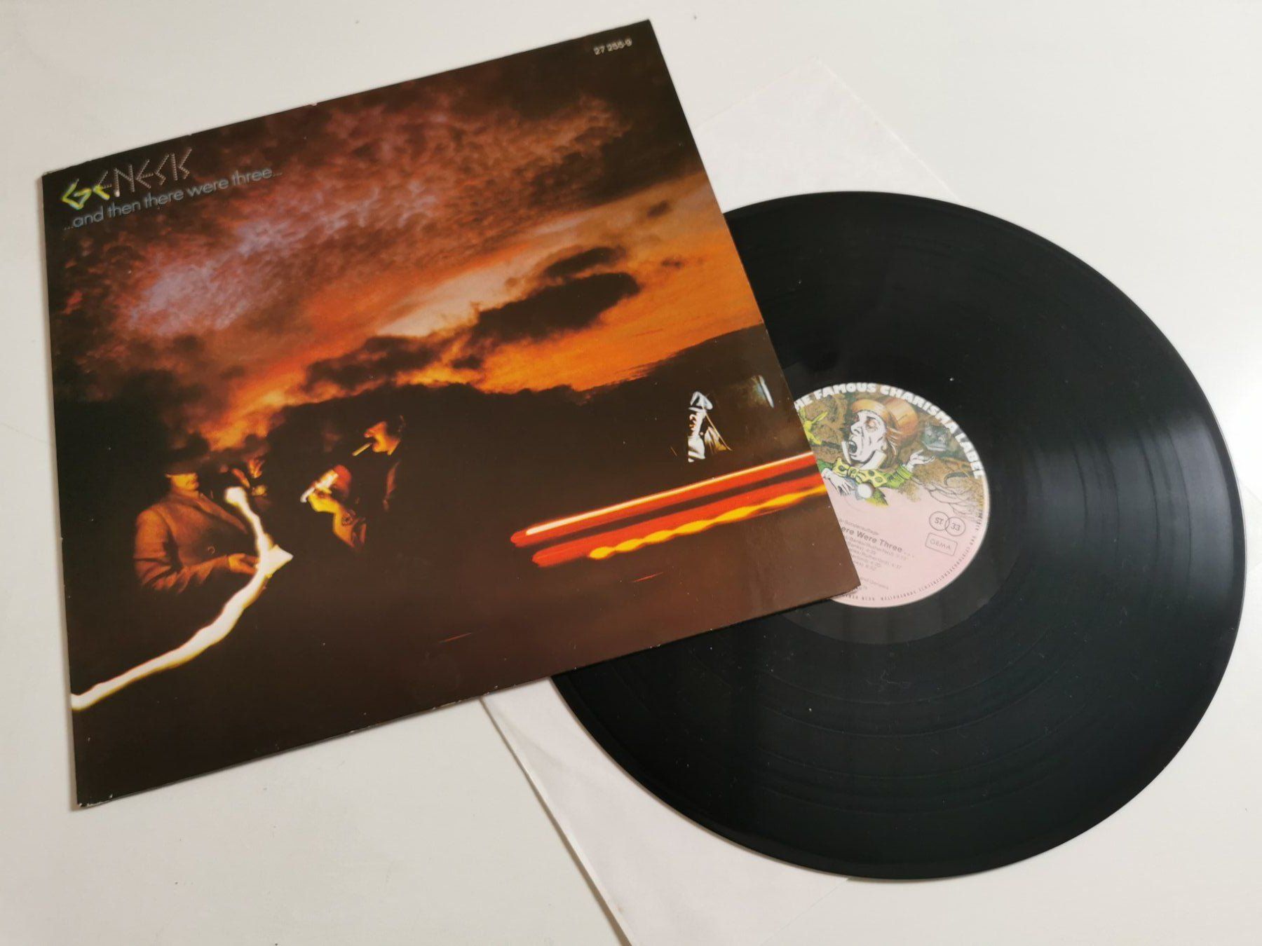 Dischi in vinile: GENESIS -  AND THEN THERE WERE THREE.. – Usato da Grafenried venduto da House-of-Oldies