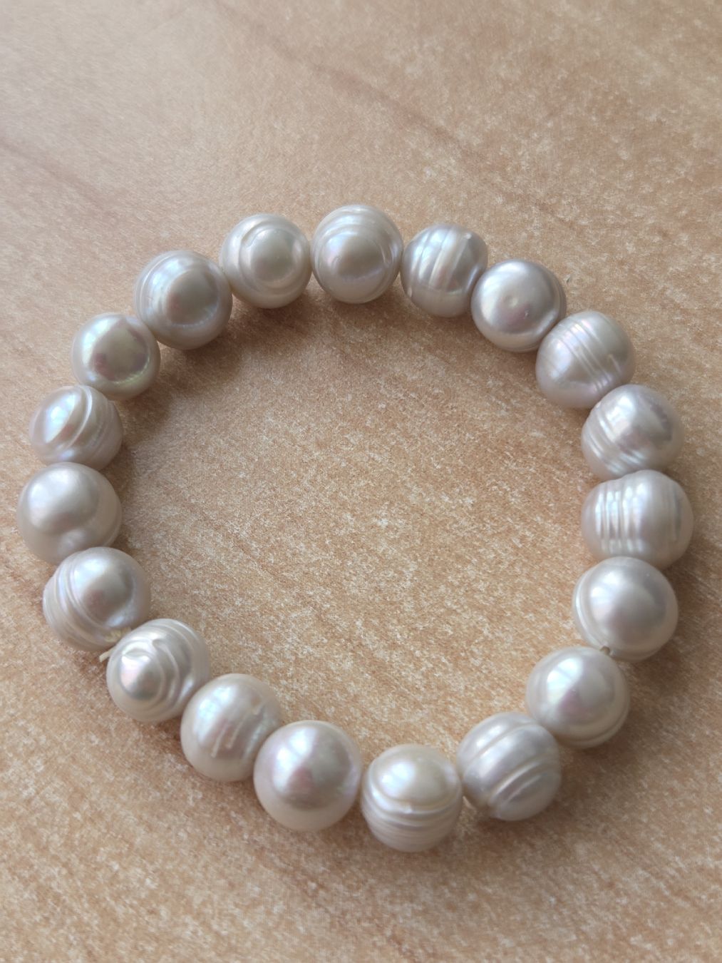 Bracciali & Braccialetti: Silberweisses Süsswasser Perlen Elastarmband 17cm Neu – Nuovo (secondo la descrizione) da Winterthur venduto da katzen07