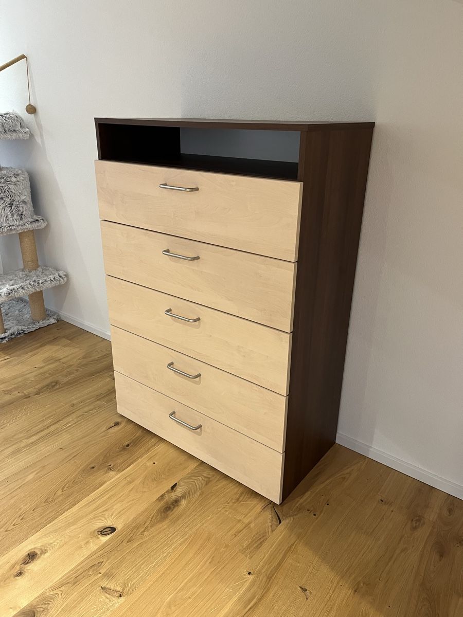 Commodes: Kommode Schubladenmöbel Nussbaum/Ahornoptik – D'occasion à Laupen ZH par Holzwurm_94 1