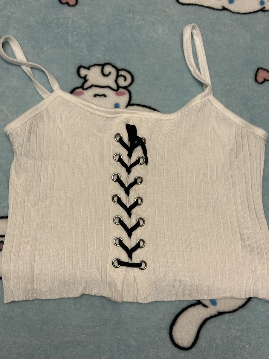 Top: White Ribbed Lace-Up Crop Top Y2K – Usato da Zofingen venduto da cva_w7vn