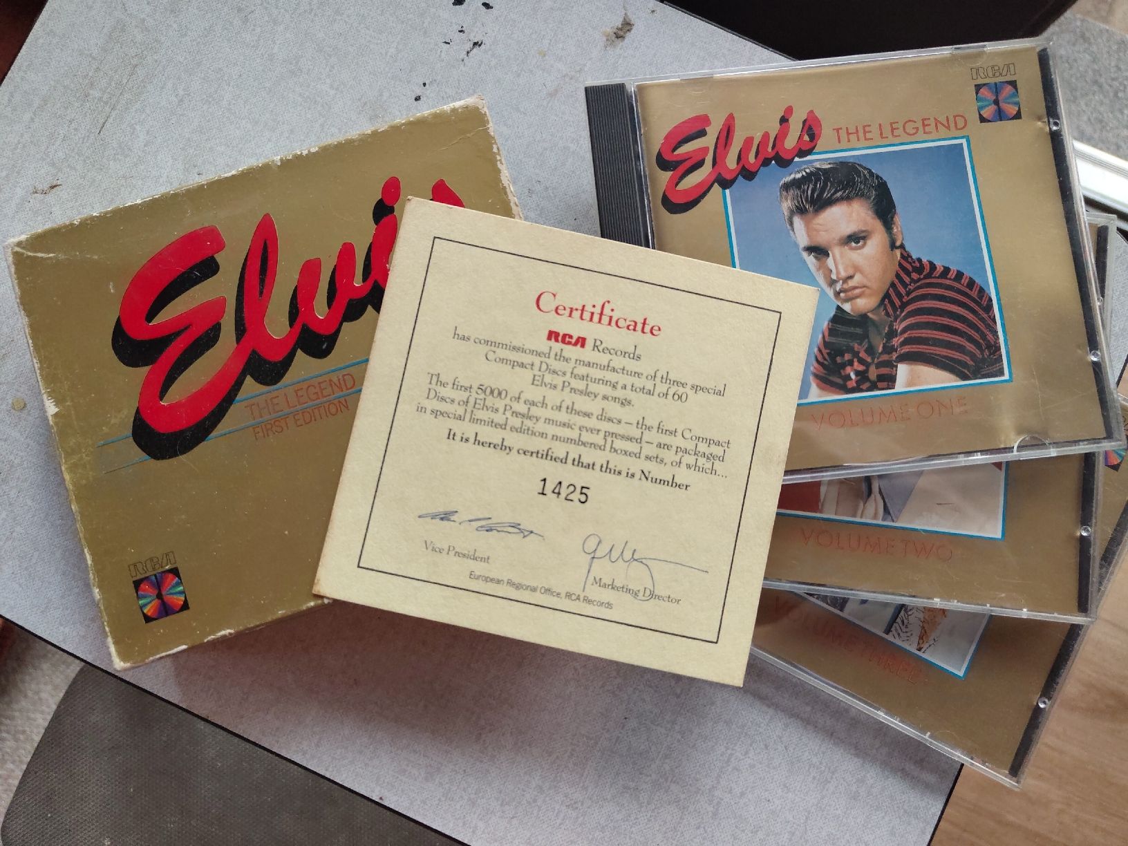 CD: Elvis The Legend Box Set con Certificato Volume 1-2-3  – Usato da Cugnasco venduto da michlupo
