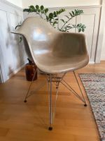 Original Eames Fiberglas Armchair „Greige“