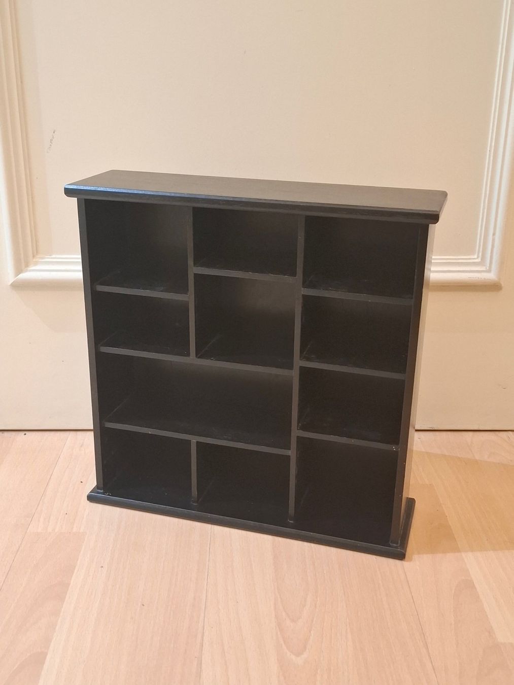 Vitrinen: Black Wood Display Wall Decor Shelf Display Organizer Figur – Gebraucht aus Zürich von bruzolda 1