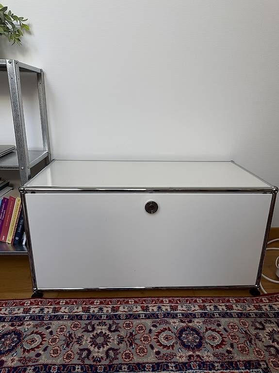 Mobili TV: USM Haller Lowboard / Sideboard – Usato da Neerach venduto da S_Feros