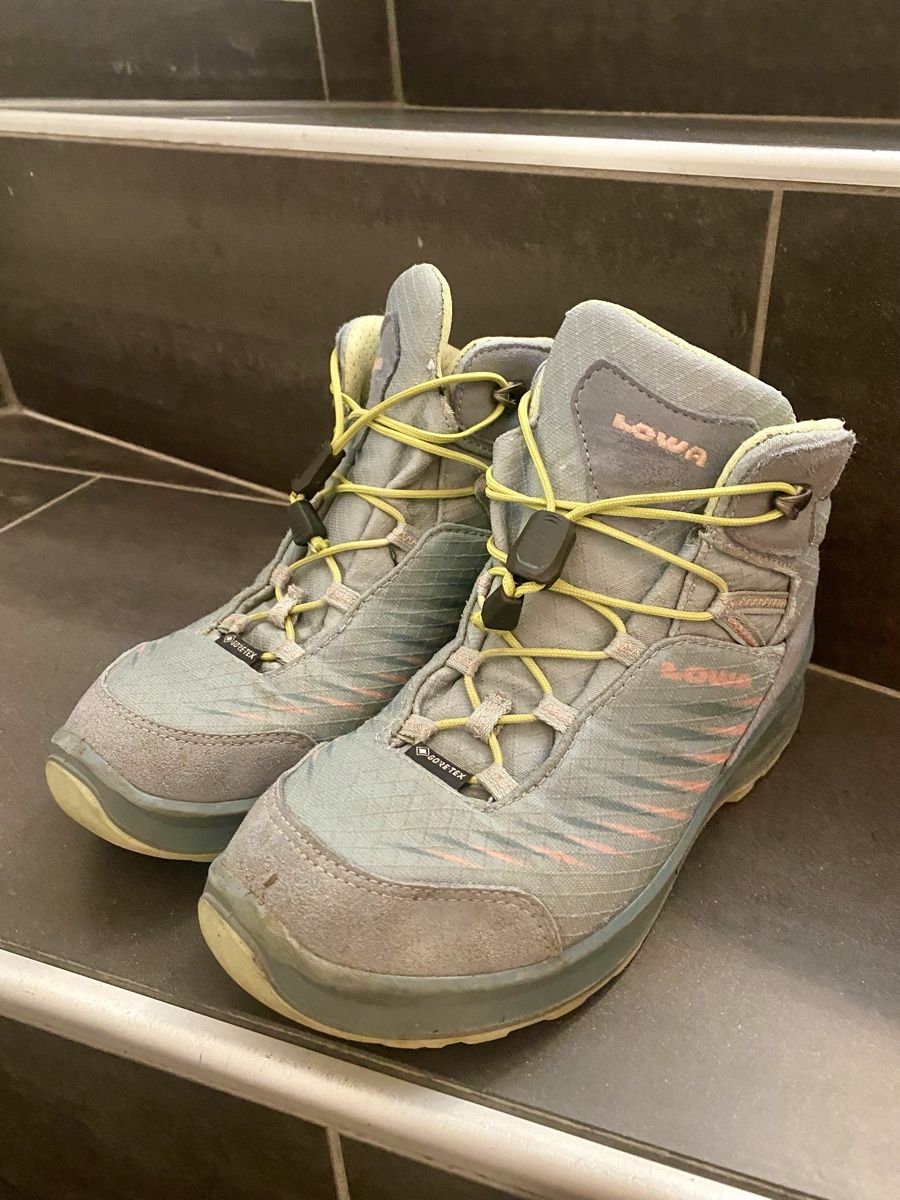 Lowa Schuhe für Jungen: Lowa Trekkingschuhe Grösse 35 – Gebraucht aus Steffisburg von cymc44