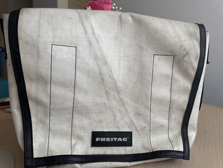 Sacoche FREITAG blanc noir bon état