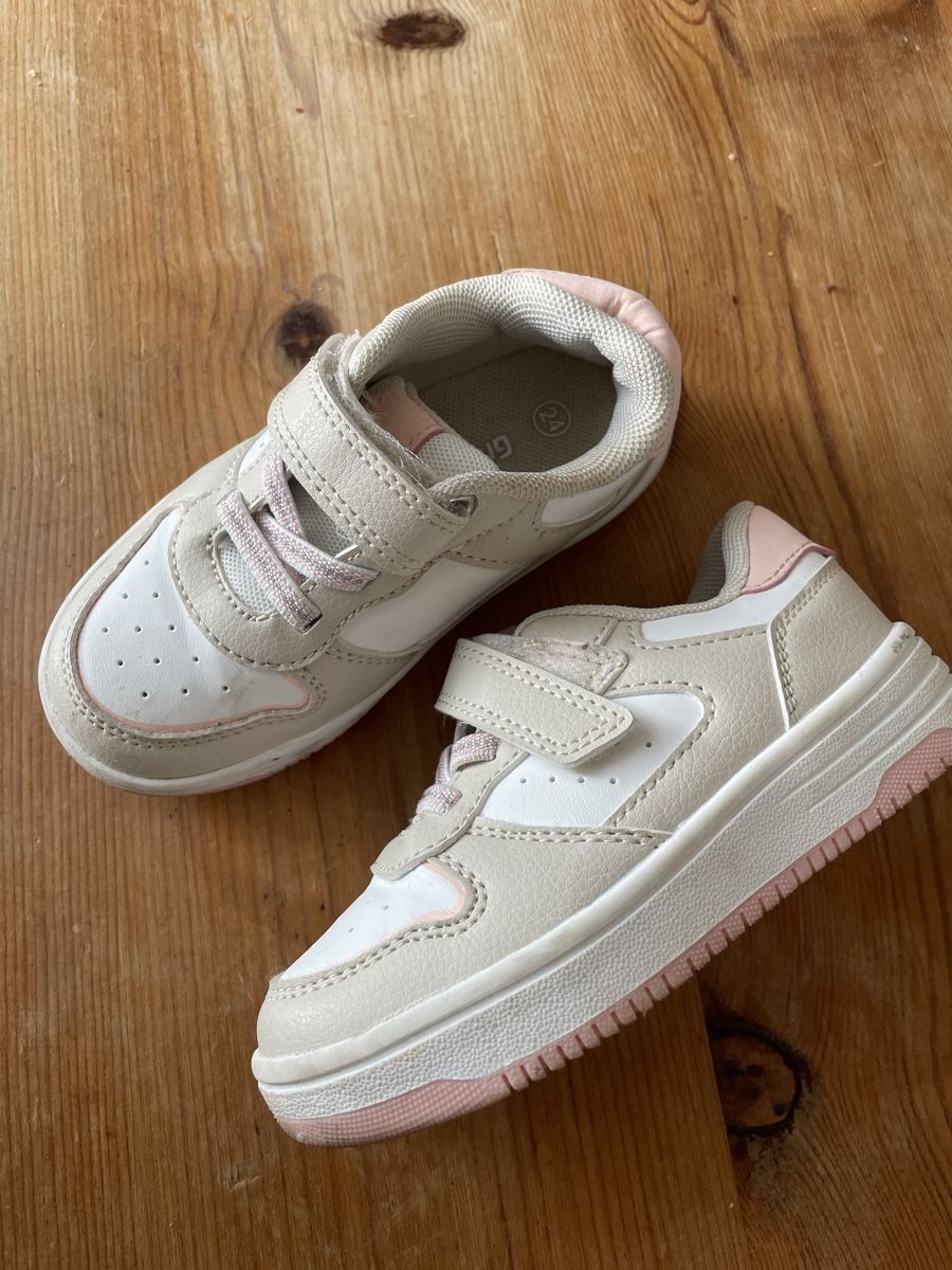 Chaussures filles: Sneaker Kinder Gr. 24 – D'occasion à Schönenberg TG par cocifrosch94