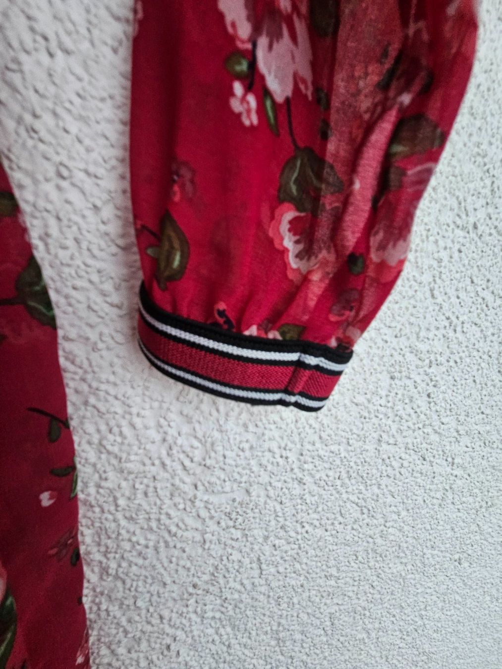 C&A Vestiti & Gonne: Rot, geblumtes Kleid Gr. 128 – Usato da Staffelbach venduto da Frisco77 2