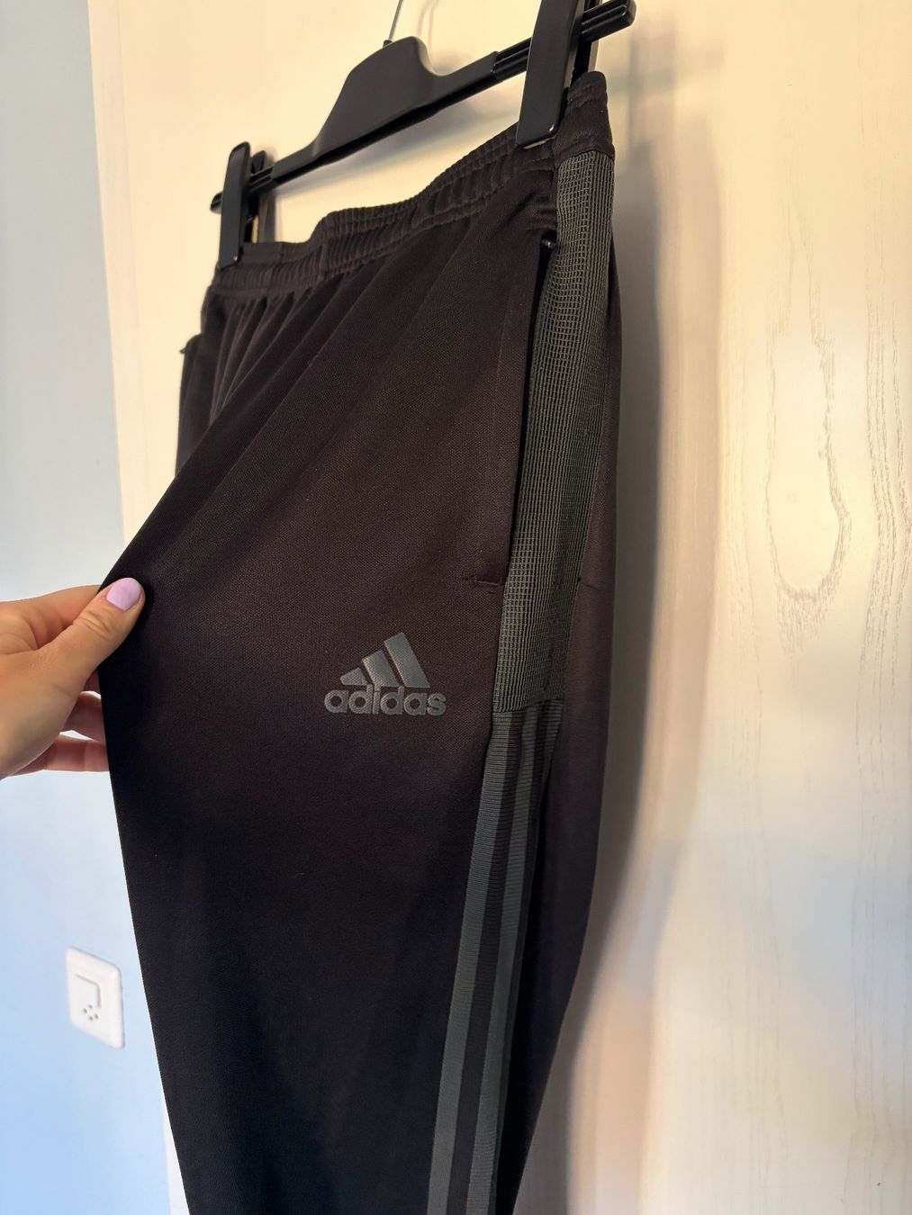 Adidas Pantalons: Adidas Jogginghose Gr. S – Neuf (Voir description) à Eschenbach SG par asaram