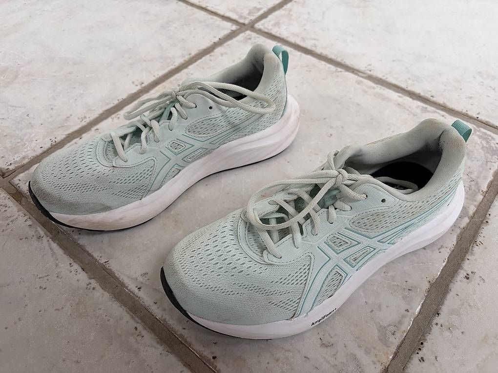 Chaussures femmes: ASICS Ortholite Damen Gr. 42 – D'occasion à Schönenberg ZH par Helicase 1