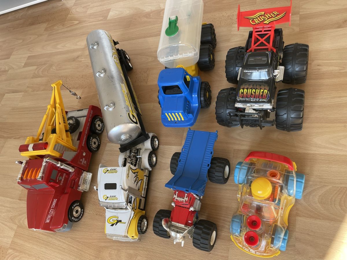 Giocattoli: Lot de camion en plastique – Usato da le locle venduto da caryl 1