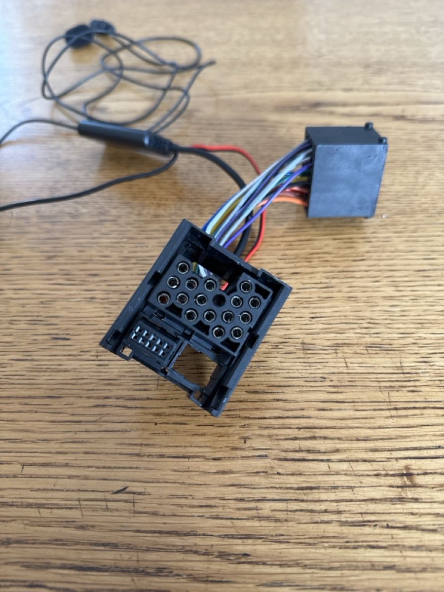 Unità & Adattatore: Bluetooth Adapter BMW E46 – Usato da Domat-Ems venduto da Latoma 2