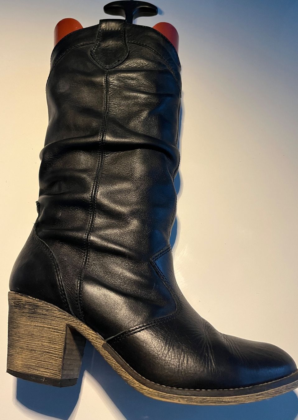 Scarpe da donna: Schwarze Westernstiefel aus Leder, Grösse 39 – Usato da Burgdorf venduto da wiwy51 1