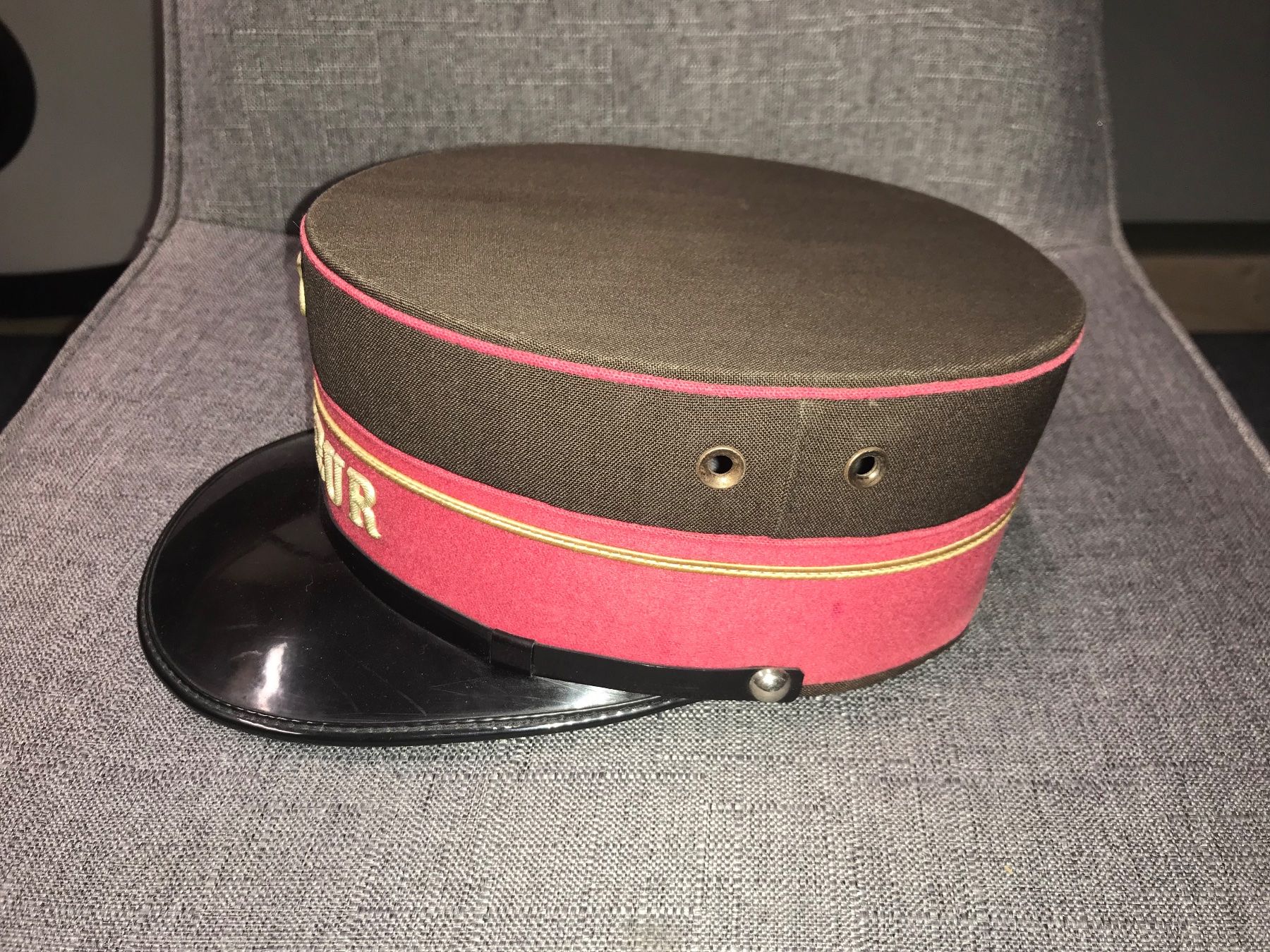 SBB/CFF/FFS Uniformi: SBB Porteur Mütze – Usato da Erschwil venduto da Freitag1 2