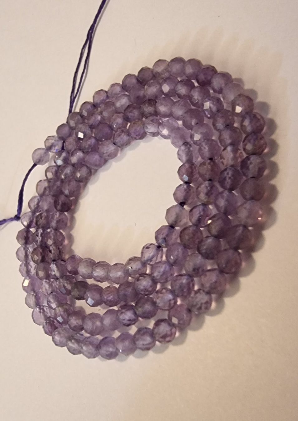 Minerali & Pietre curative: Amethyst facettiert 3mm Strang – Nuovo e nell'imballaggio originale da Menziken venduto da Mirager 2