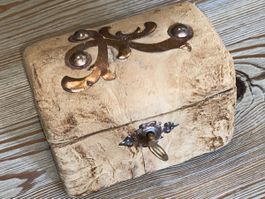 Antike Holzschatulle mit Kupferverzierung und Schloss 🔑