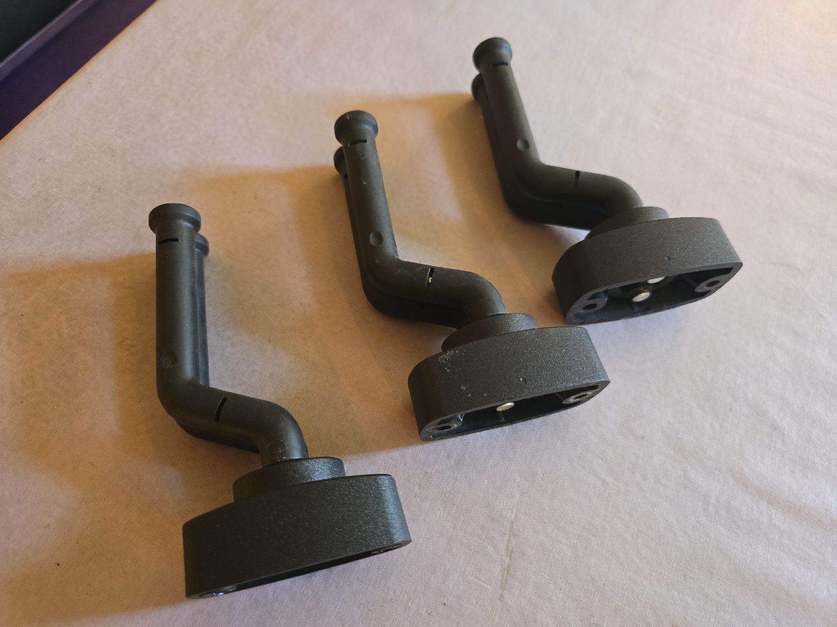 Strumenti musicali: 3 Stk. K&M Gitarren Wandhalter ... – Usato da Zürich venduto da Antiquedealer 2